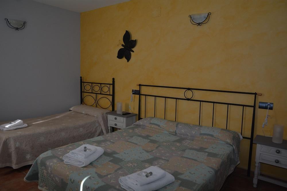 Hotel Restaurante Vinas Viejas Fuentes de Ayódar Extérieur photo